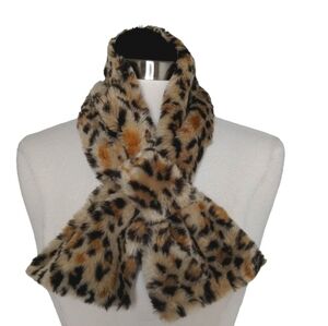 Leopard Print Faux Fur Scarf Keyhole
